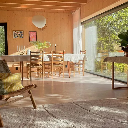Perfect Location By The Forest Edge In Dom wakacyjny Oslo